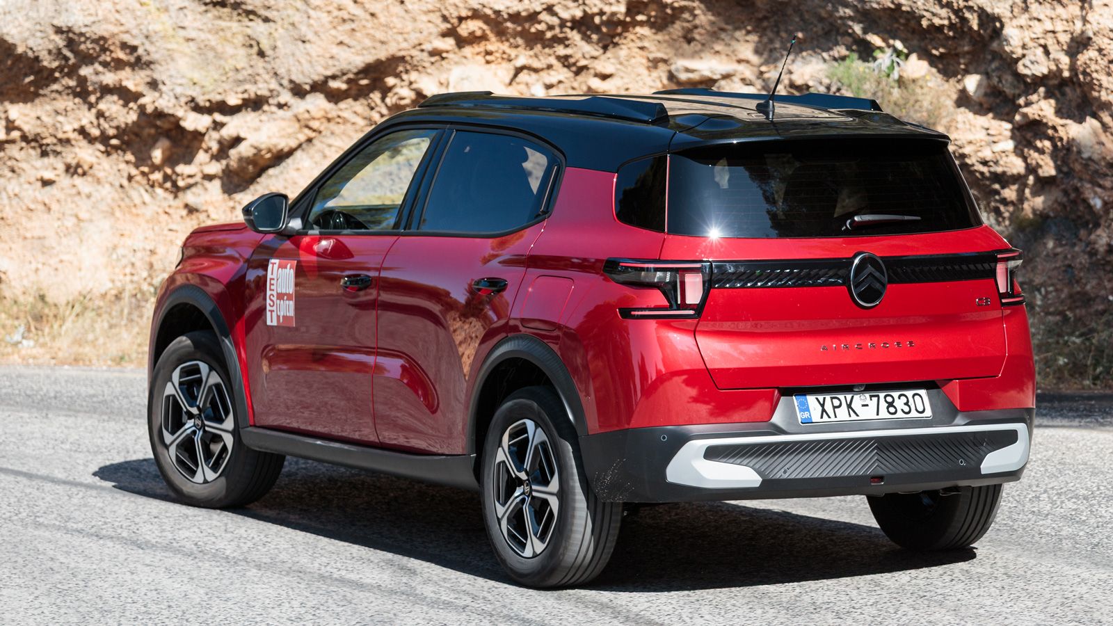 Παρότι εστιάζει στην άνεση, το C3 Aircross είναι σταθερό στην οδήγηση χάρη στα ειδικά υδραυλικά στοπ της ανάρτησης.