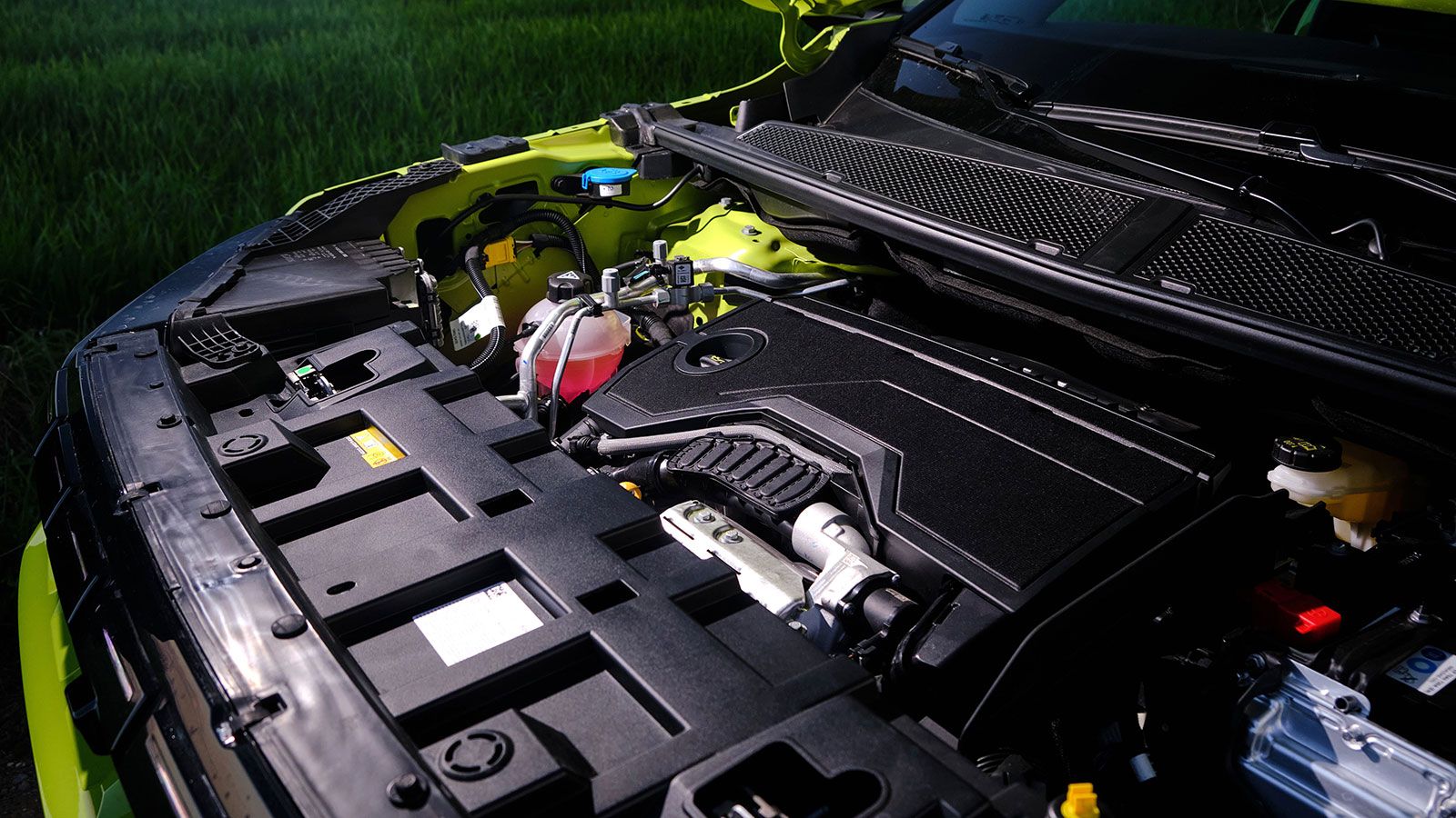 Το νέο Jeep Compass είναι διαθέσιμο με ήπια υβριδικές, Plug-in υβριδικές και ηλεκτρικές εκδόσεις, με την γκάμα του έτσι να στηρίζεται στον ηλεκτρισμό.