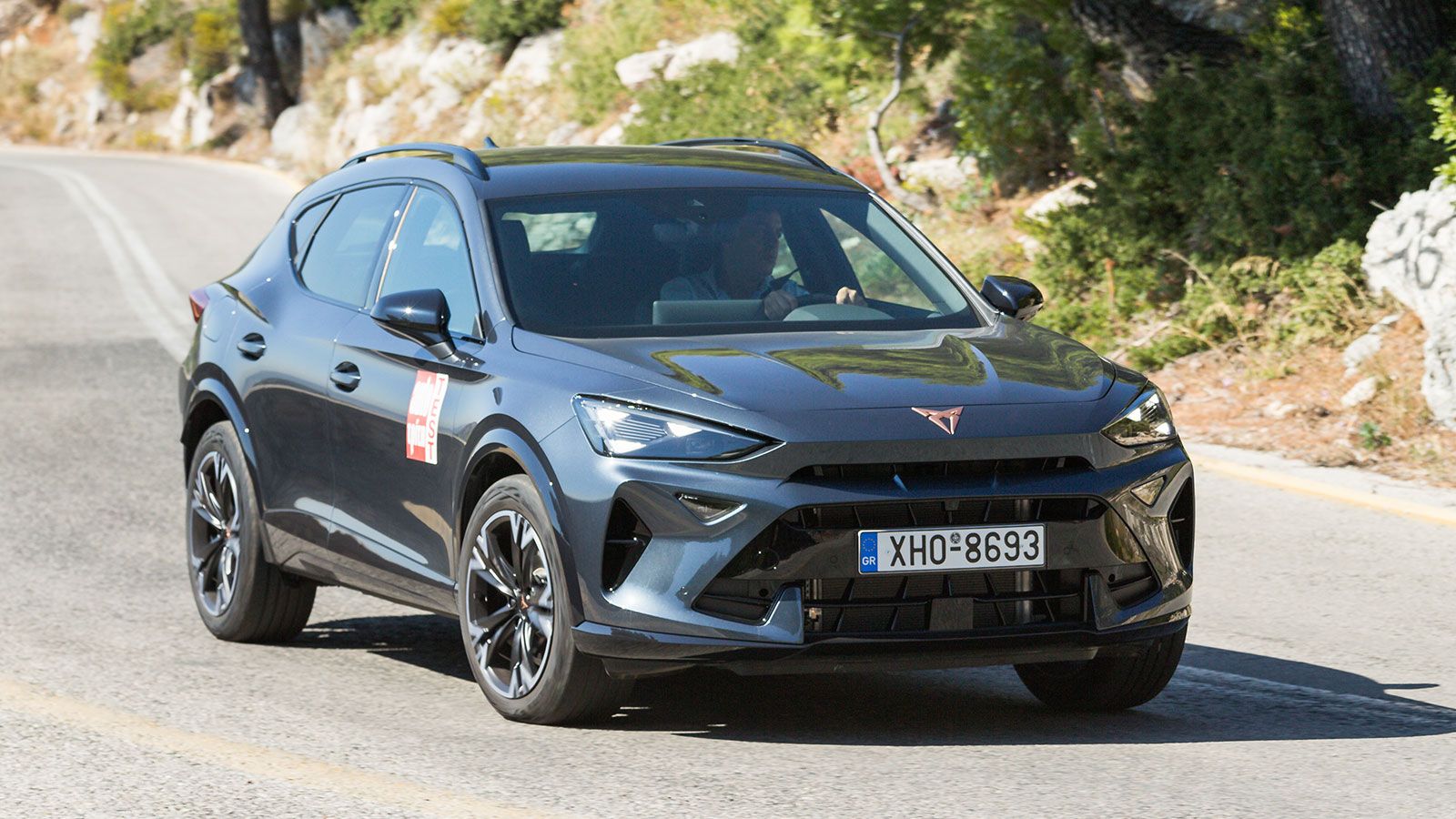 Το CUPRA Formentor έχει την ίδια τιμή τόσο με χειροκίνητο όσο και με αυτόματο κιβώτιο (από 34.490 ευρώ).  
