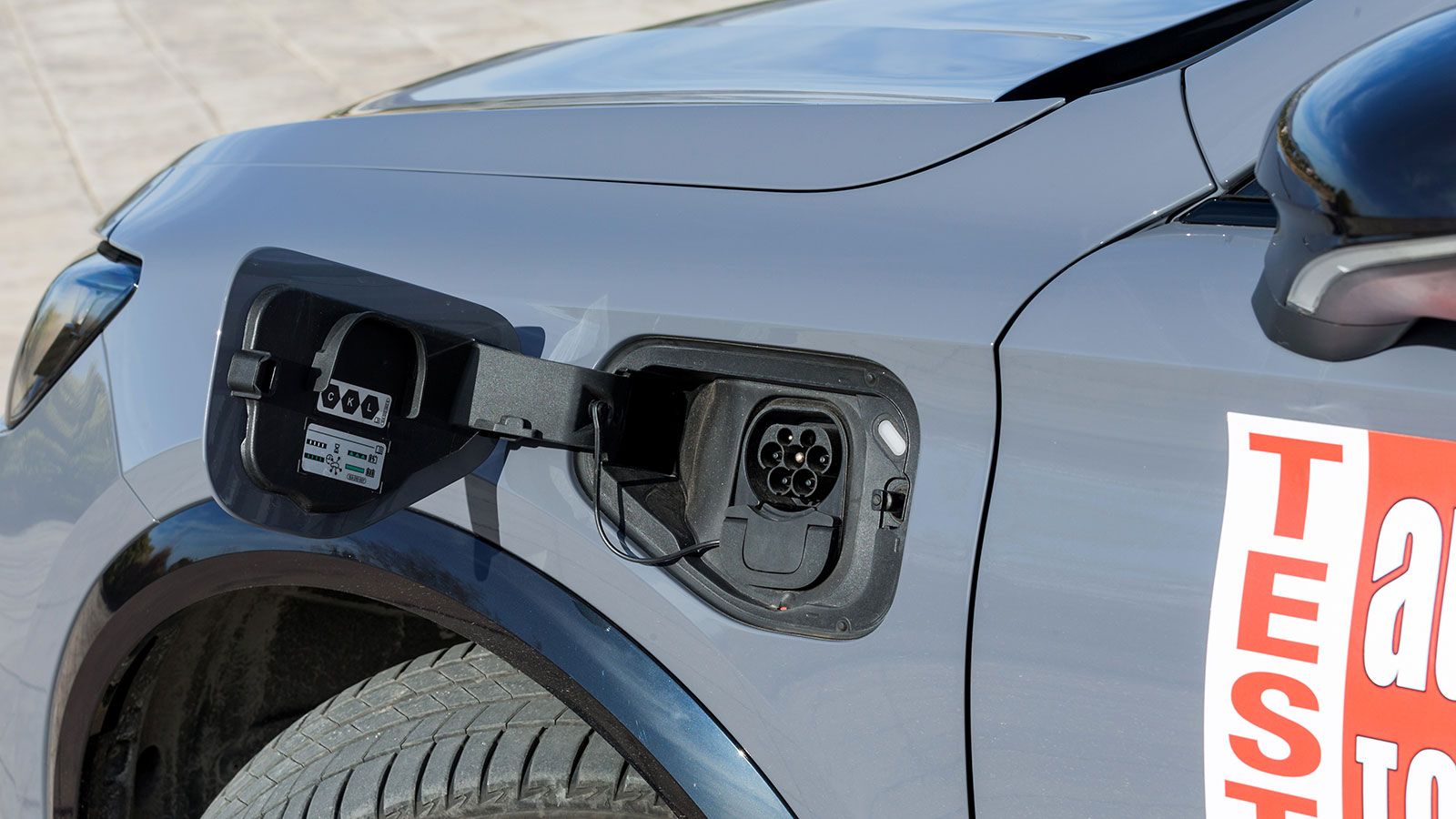 Η ηλεκτρική αυτονομία των CUPRA Formentor Plug-in Hybrid ξεπερνά τα 100 χλμ., ενώ αμφότερα προσφέρουν και δυνατότητα γρήγορης φόρτισης (50 kW).
