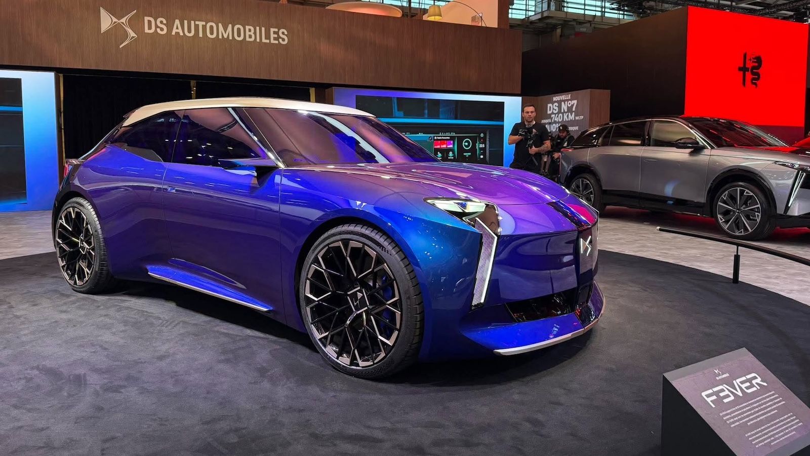 Leapmotor: Απόβαση στο Παρίσι με το B03 και την ναυαρχίδα D19