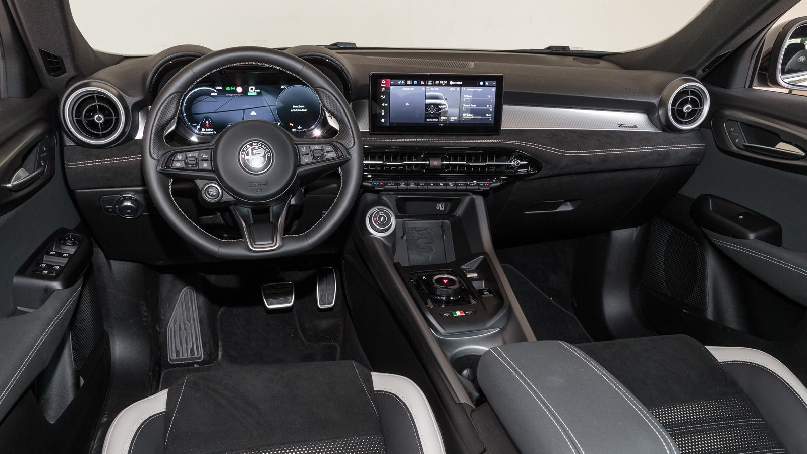 Αναβαθμισμένη η premium αύρα στην καμπίνα της Alfa Romeo Tonale. 