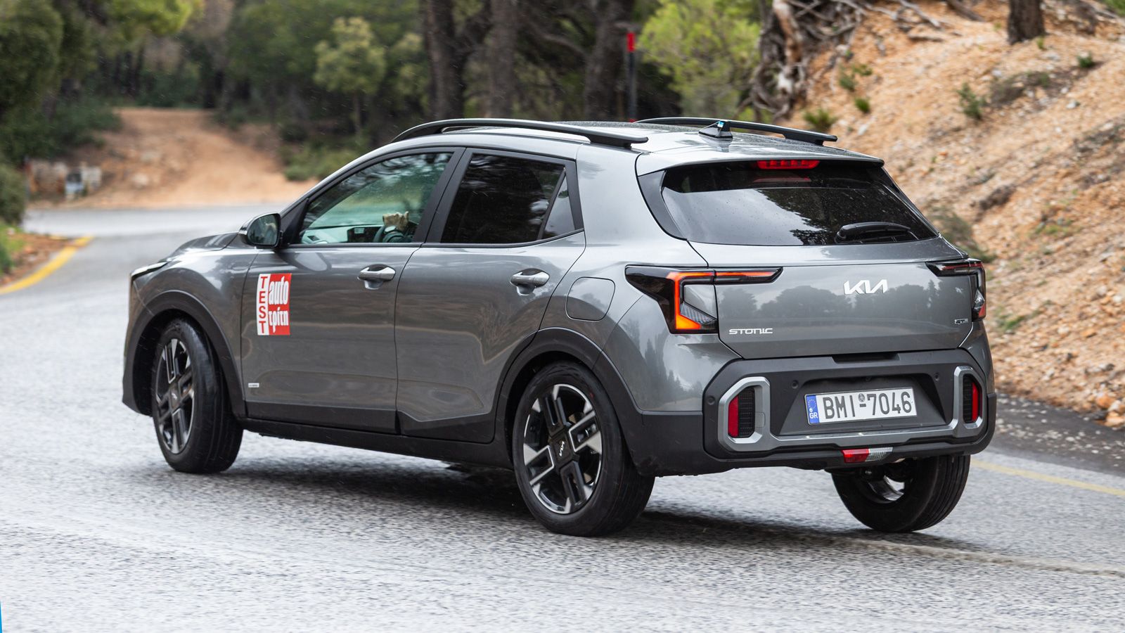 To Kia Stonic έχει σπορτίφ διάθεση στο δρόμο, ειδικά στην έκδοση GT-Line της δοκιμής.