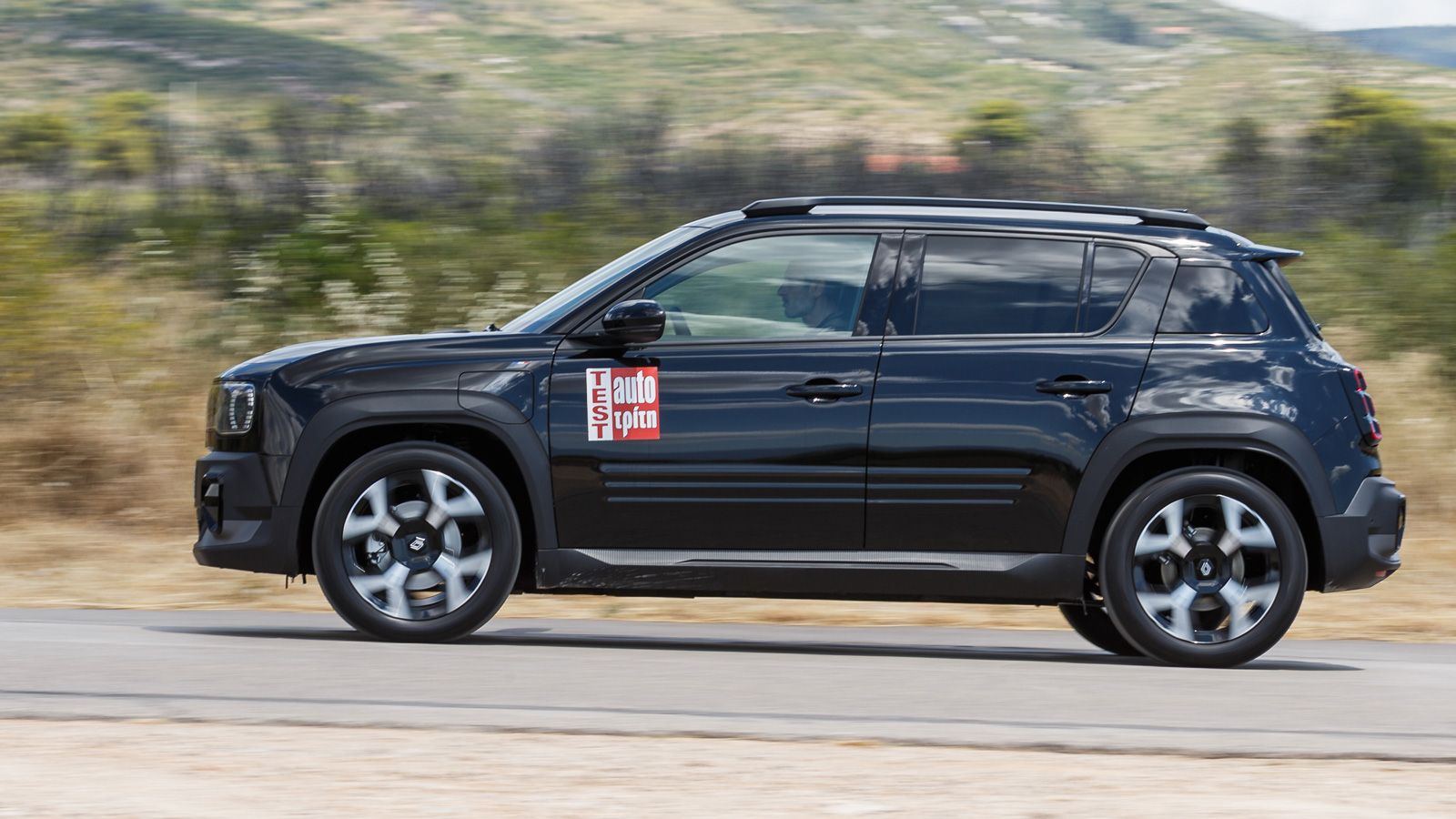 Χάρη στους 150 ίππους, το Renault 4 E-Tech επιταχύνει σβέλτα, κυρίως όμως χωρίς να απαιτεί πολλή ενέργεια. Έτσι η πραγματική μέση αυτονομία είναι γύρω