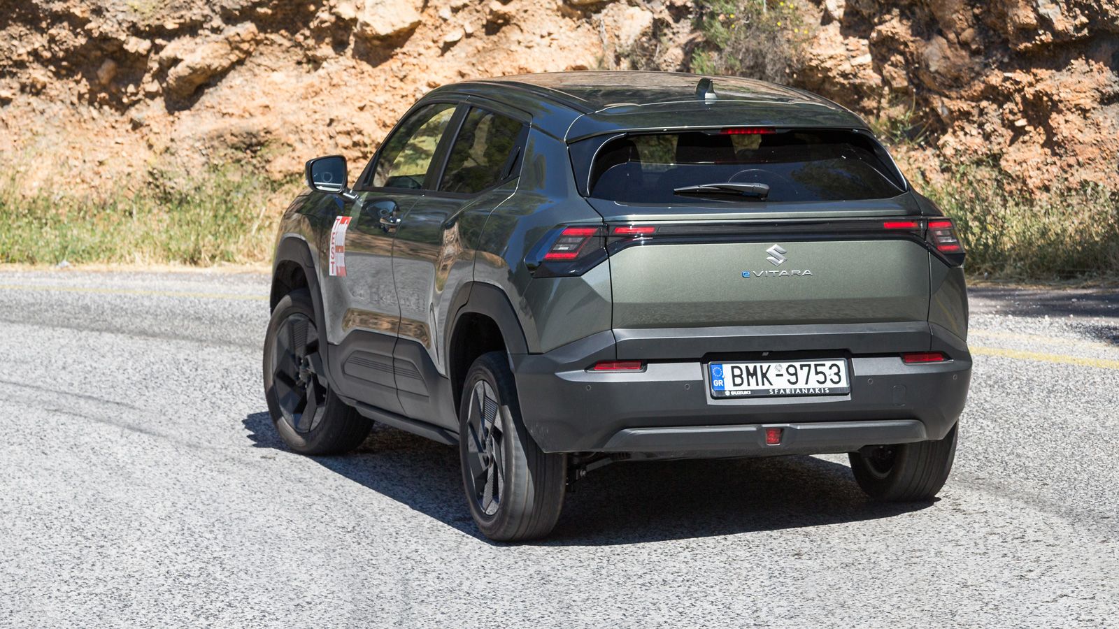 Το δικίνητο Suzuki e Vitara συνδυάζει με επιτυχία την άνεση, την ευκολία στην καθημερινότητα και το ασφαλές «πάτημα».