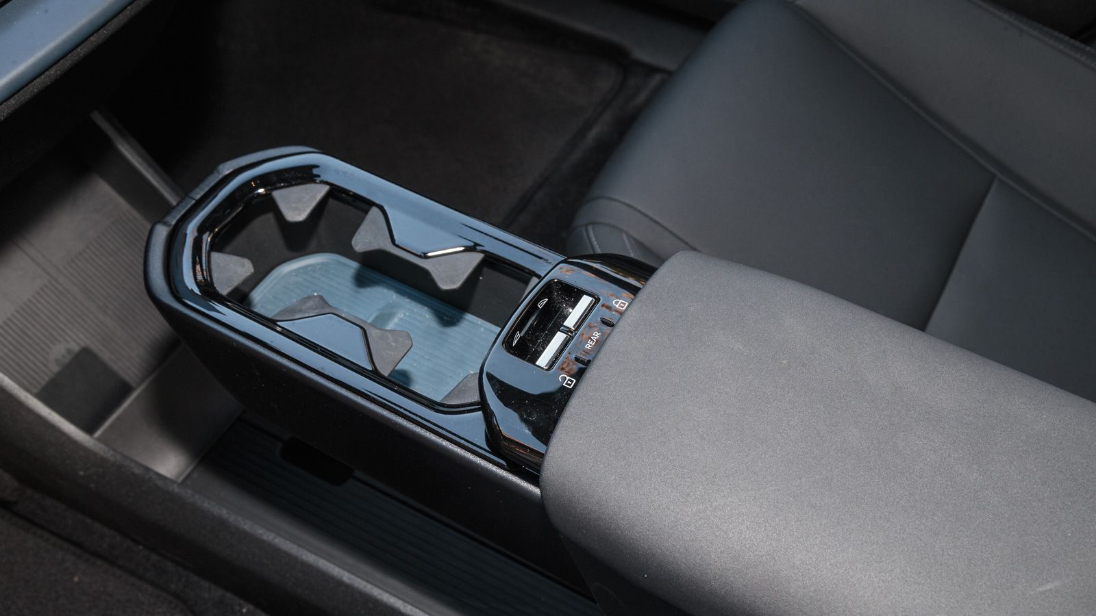 Δοκιμή Volvo EX30 Twin Motor Performance -Εκρηκτικό ηλεκτρικό «SUVάκι»