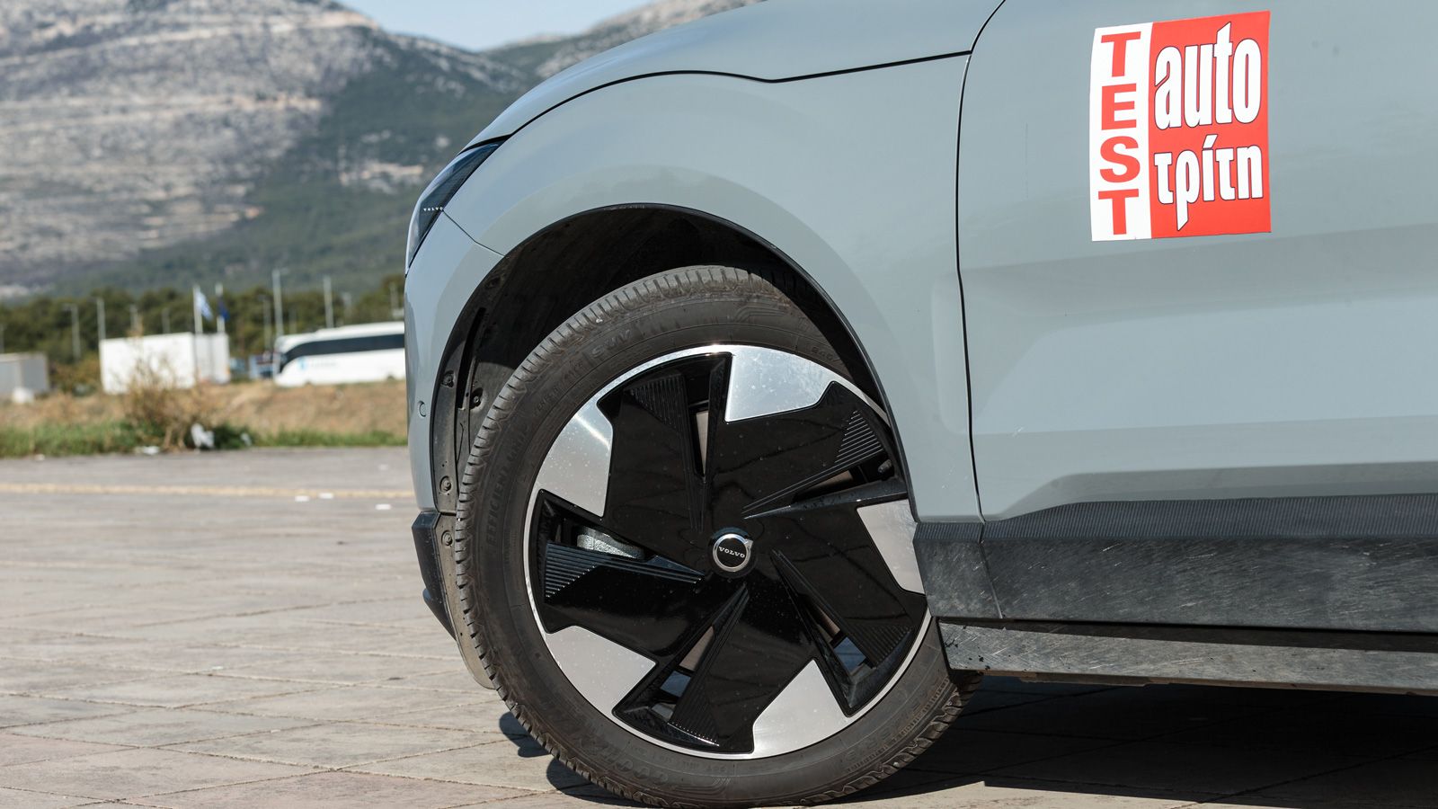 Δοκιμή Volvo EX30 Twin Motor Performance -Εκρηκτικό ηλεκτρικό «SUVάκι»