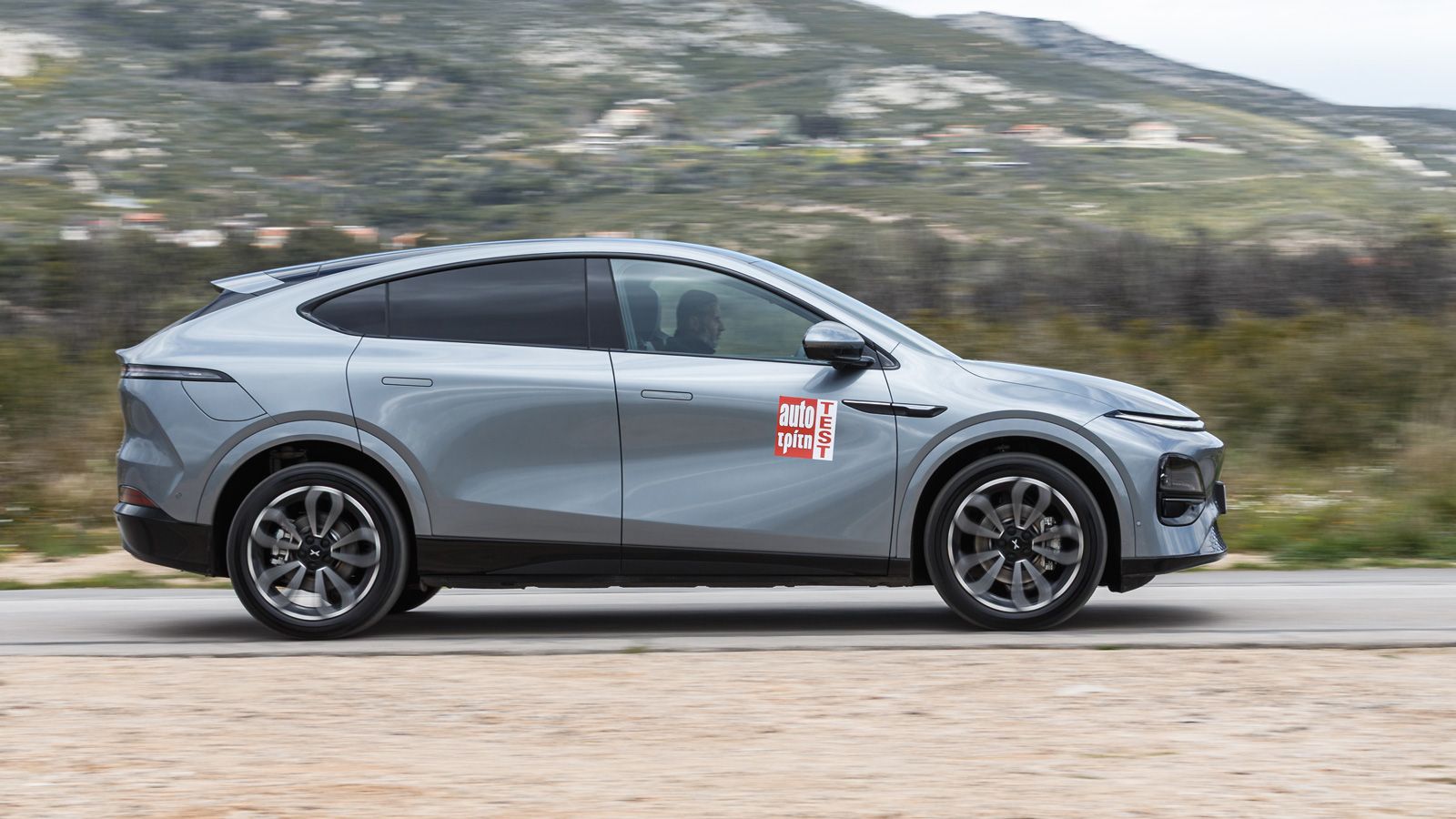 Με 487 ίππους και υψηλή τεχνολογία, το ΧPeng G6 Performance είναι «αστραπή» τόσο στις επιδόσεις, όσο και στην φόρτιση: η μπαταρία των 80,8 kWh φορτίζε