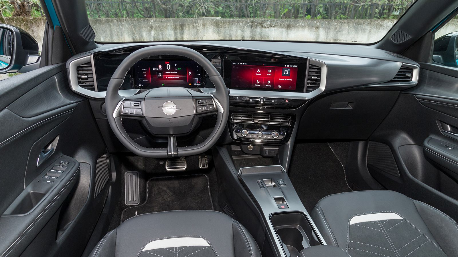 Στο εσωτερικό, το Mokka Electric διατηρεί τον σύγχρονο και τεχνολογικά προηγμένο χαρακτήρα του.
