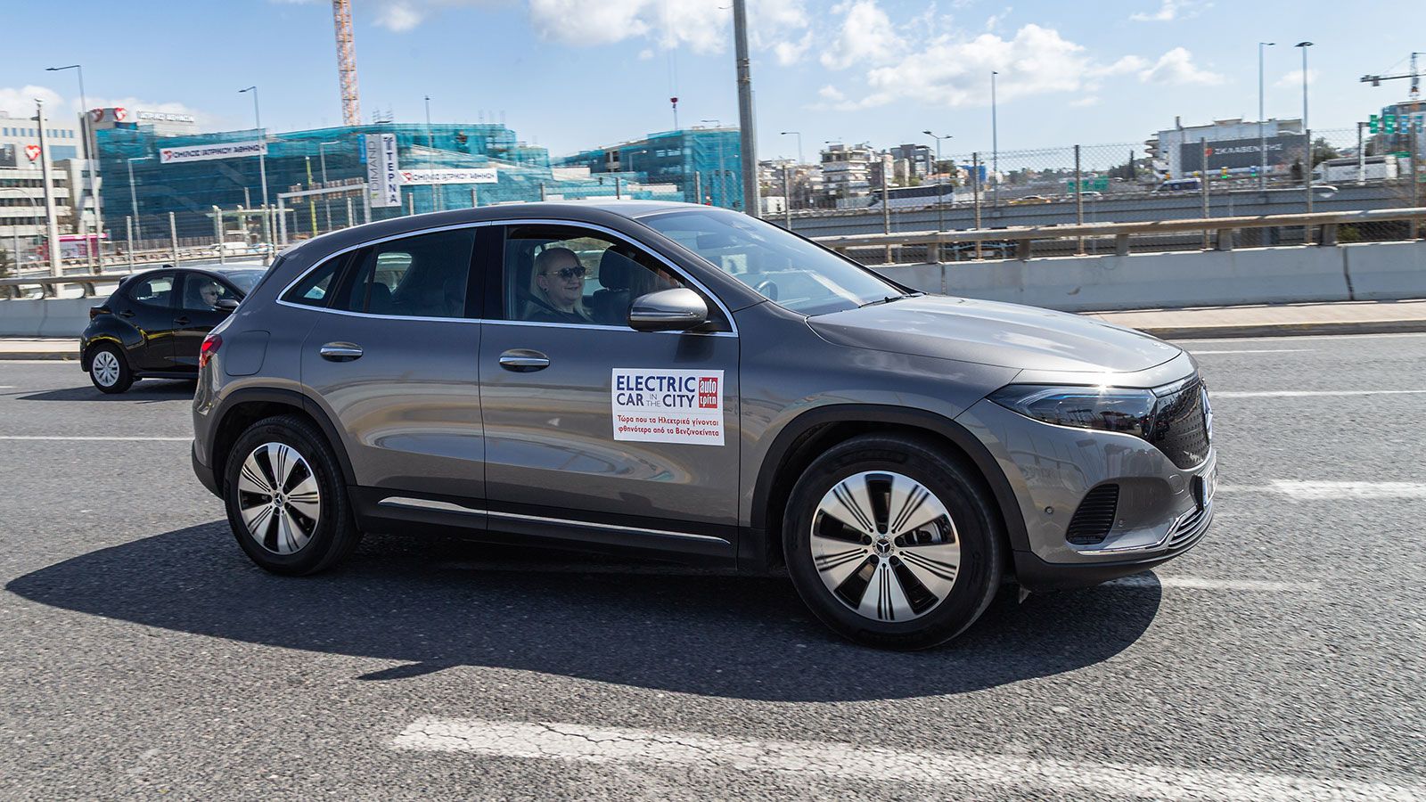 Kάθε 2 εβδομάδες χρειάζονται φόρτιση οι Mercedes EQA, Peugeot e-3008 και MGS5 EV, στα οικογενειακά SUV.