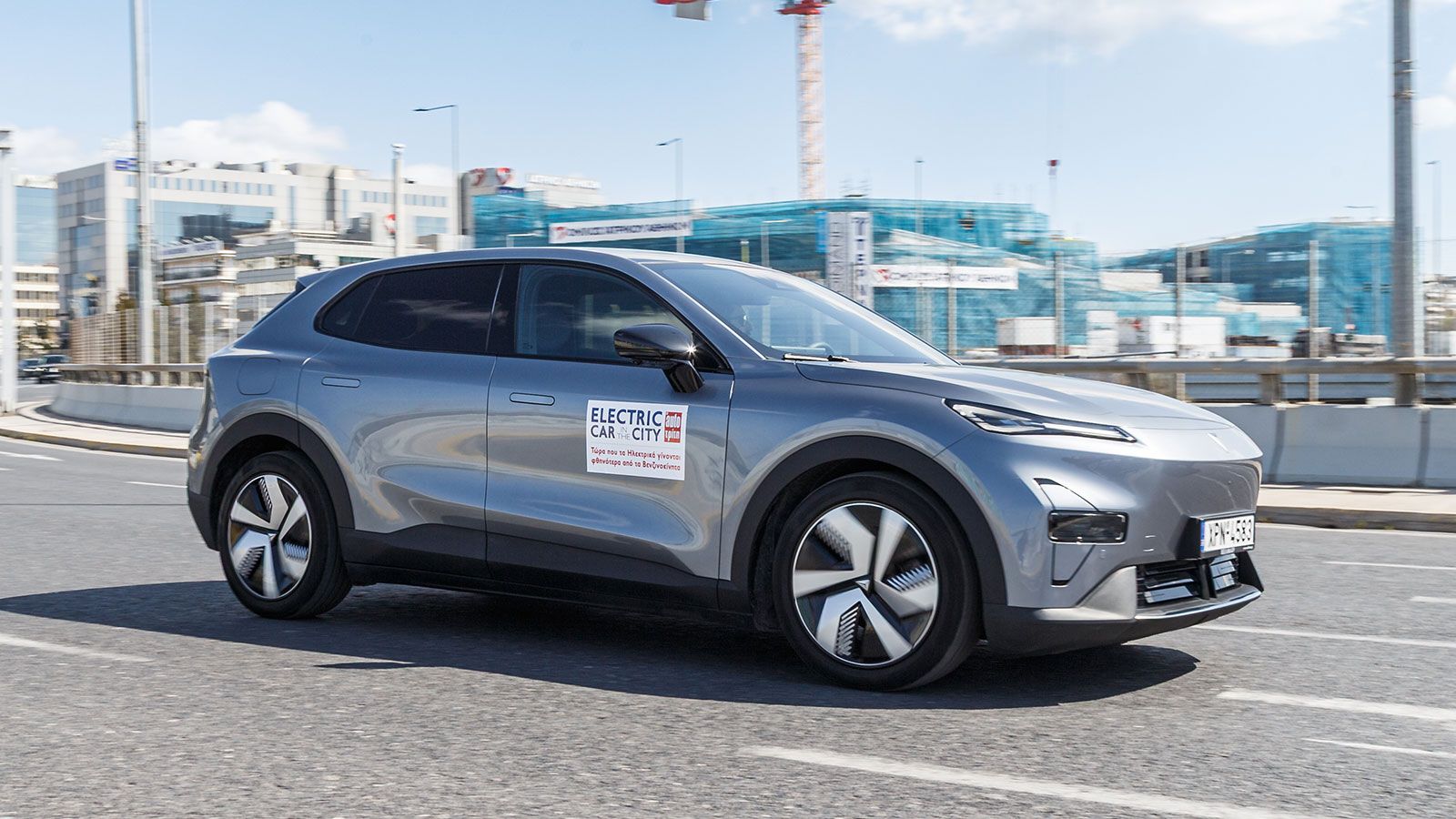 Το Changan Deepal S05, ένα οικογενειακό με μήκος 4,6 μ., στις καθημερινές συνθήκες κίνησης στην πόλη, όπως αυτές τoυ Mega Test χρειάζεται μόλις 1,7 ευ