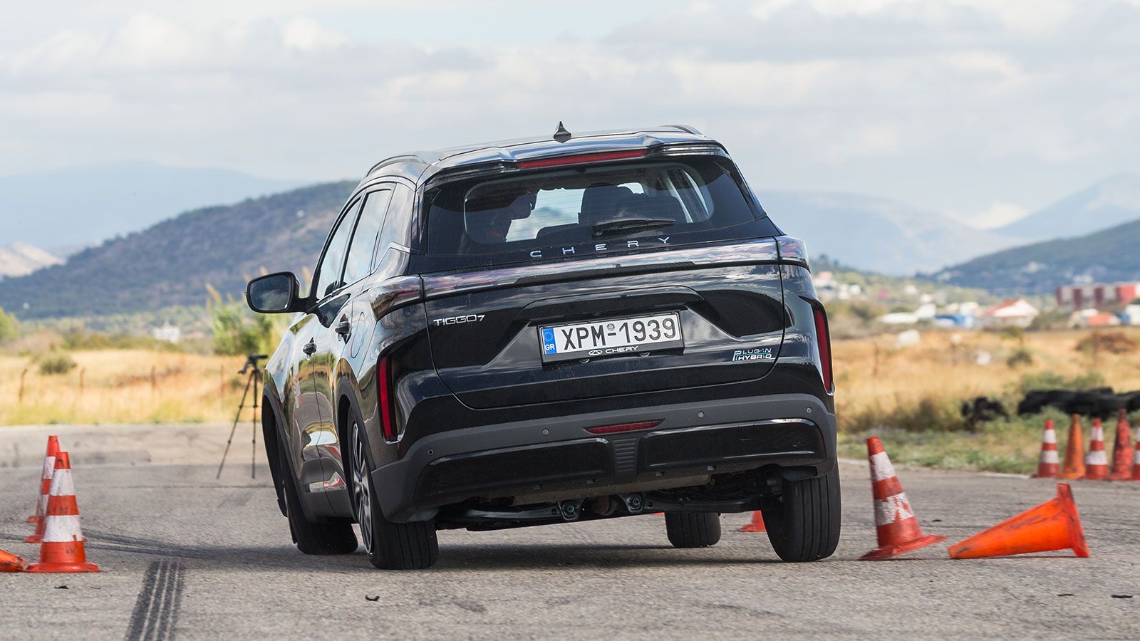 Το Chery Tiggo 7 PHEV απέδειξε ότι, πέρα από ένα οικονομικό οικογενειακό SUV με μεγάλη αυτονομία, διαθέτει και ασφαλή οδική συμπεριφορά όταν πιεστεί. 