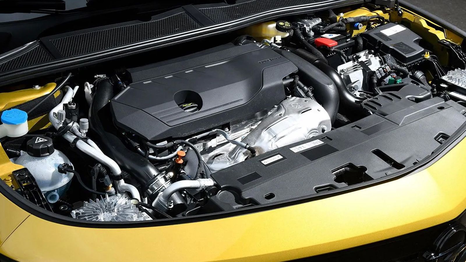 Σημαντικό για την γκάμα των κινητήρων του Opel Astra είναι όμως ότι συνεχίζει και η diesel έκδοση των 130 ίππων.