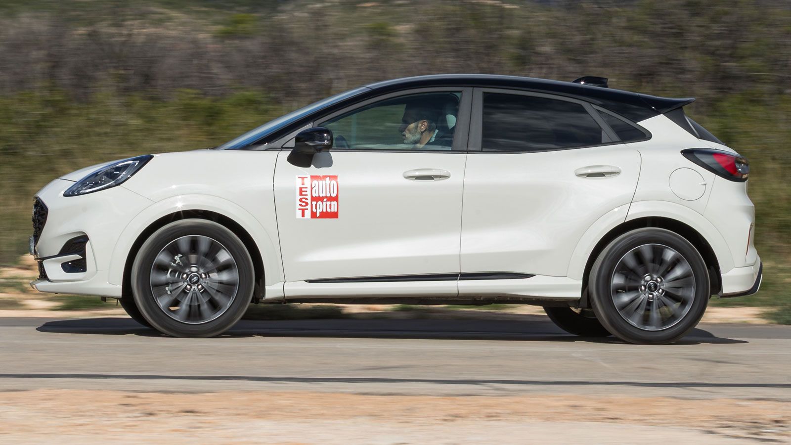 Ο 3κύλινδρος 1,0 EcoBoost των 125 ίππων, με τη βοήθεια και του ήπια υβριδικού συστήματος μίζας-γεννήτριας 48V και το bonus των 50 Nm στις χαμηλές στρο