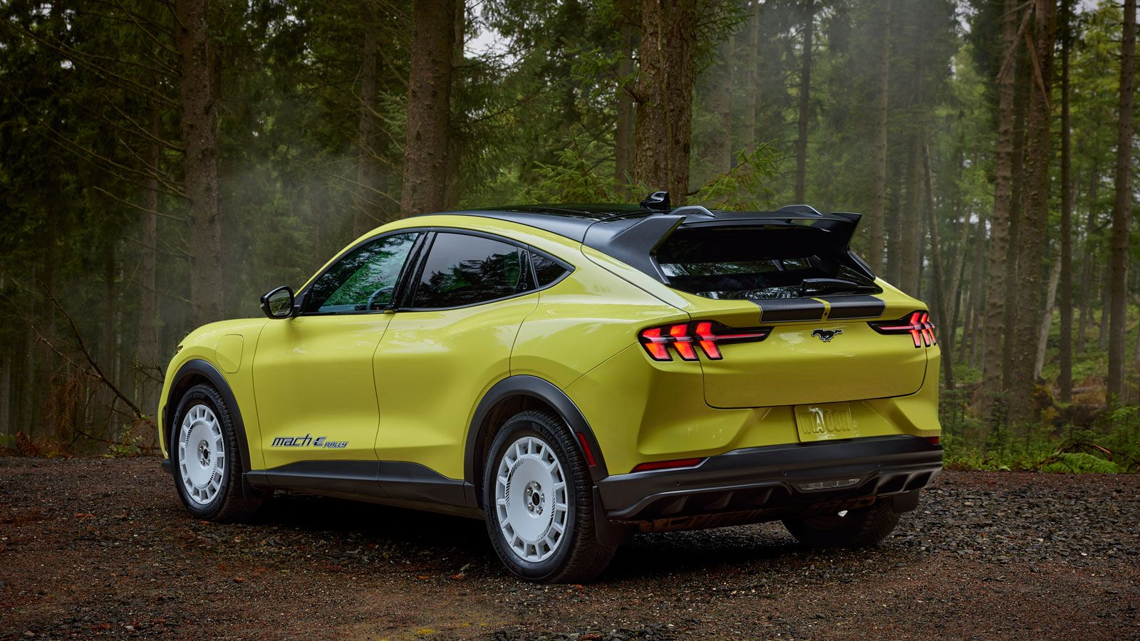 Η έκδοση Rallye της Mustang Mach-E GT έχει μ αεροτομή που θυμίζει Focus RS και χαρακτηριστικά που ευνοούν την off-road οδήγηση (π.χ. ειδικό drive mode