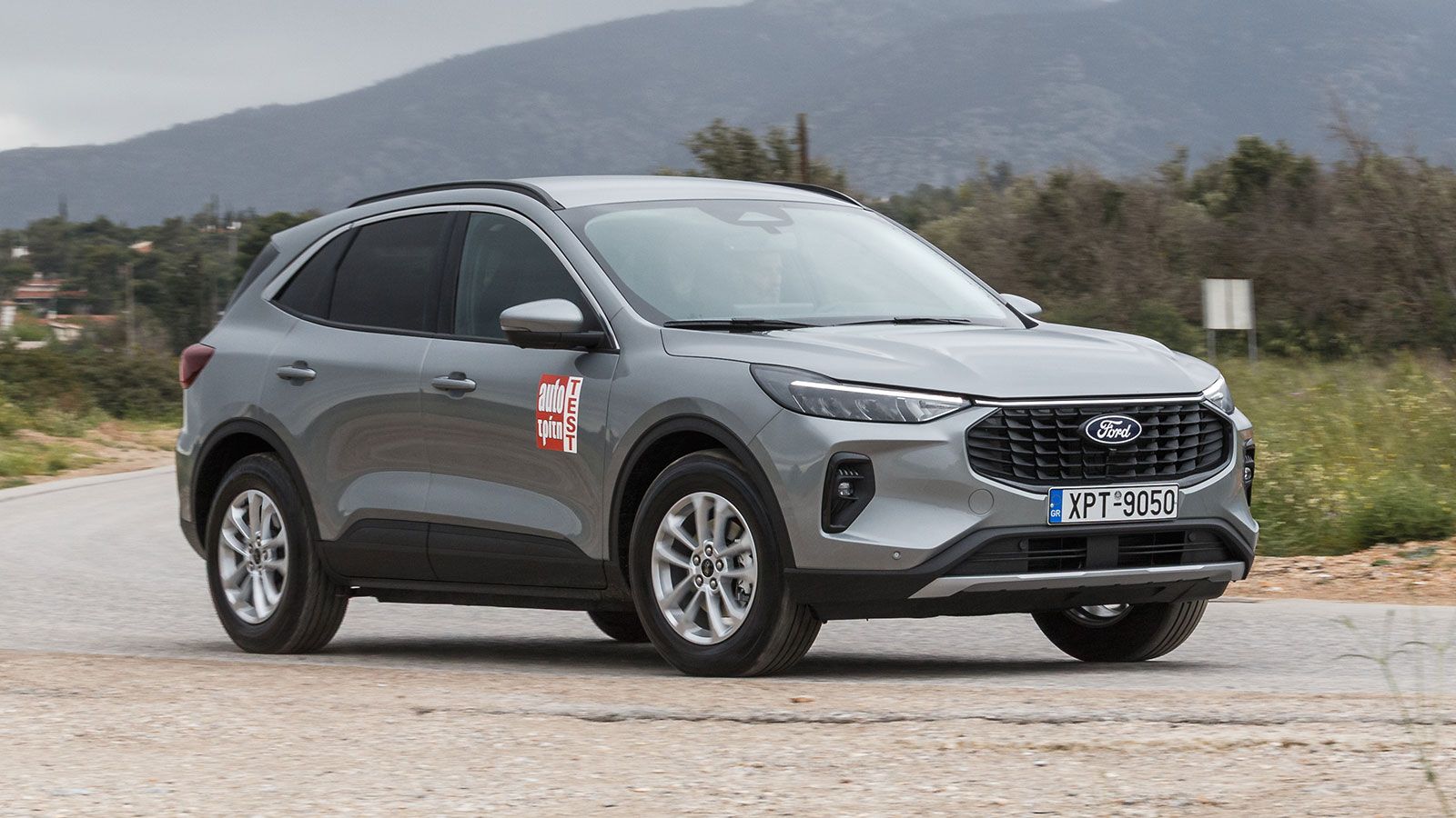 To Ford Kuga FHEV συνδυάζει τις καλές επιδόσεις με χαμηλές τιμές κατανάλωσης και ρύπων. Με τη νέα τιμή των 31.494 ευρώ συνιστά μια πολύ ελκυστική επιλ