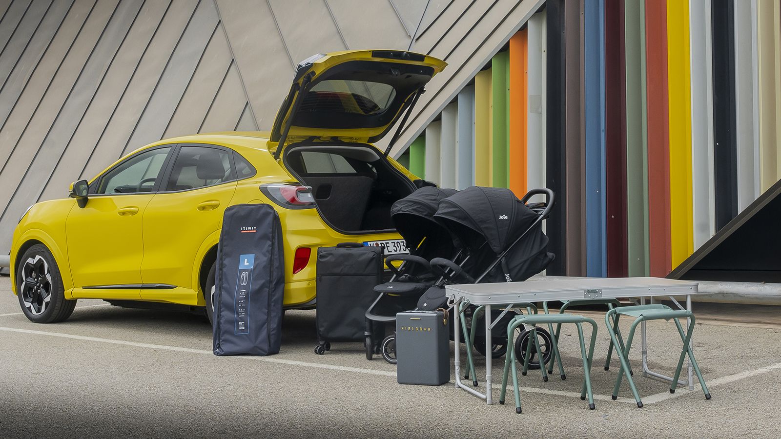 Ο χώρος αποσκευών του Ford Puma Gen-E είναι ο μεγαλύτερος που συναντάμε στην κατηγορία με συνολικό όγκο 523 λτ., εκμεταλλευόμενο κα τον έξυπνο και και
