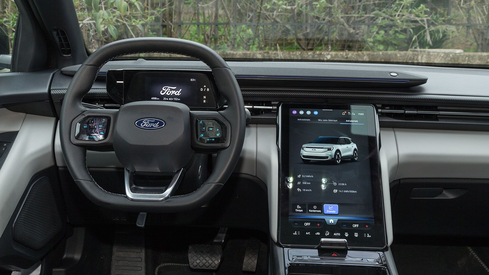 Η εικόνα στο εσωτερικό του Ford Explorer είναι high-tech, ενώ προσφέρει καλούς χώρους και πολλές πρακτικές λύσεις.