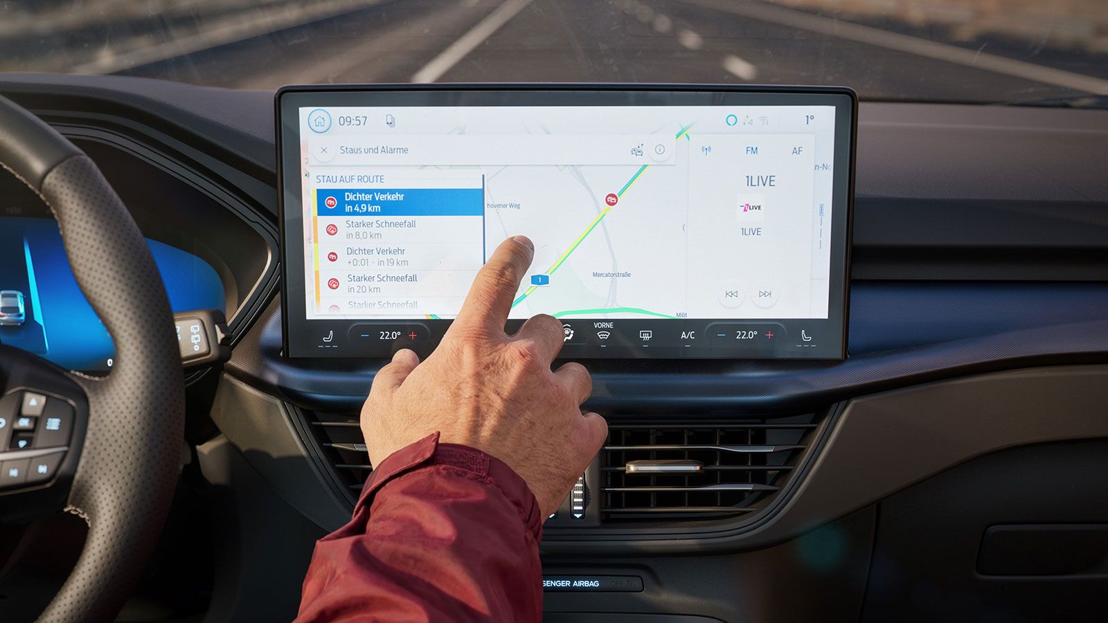 Το Smart Trailer Navigation υπολογίζει και προτείνει τις διαδρομές στο GPS  έτσι ώστε να διευκολύνει την κίνηση του Kuga όταν ρυμουλκεί. 