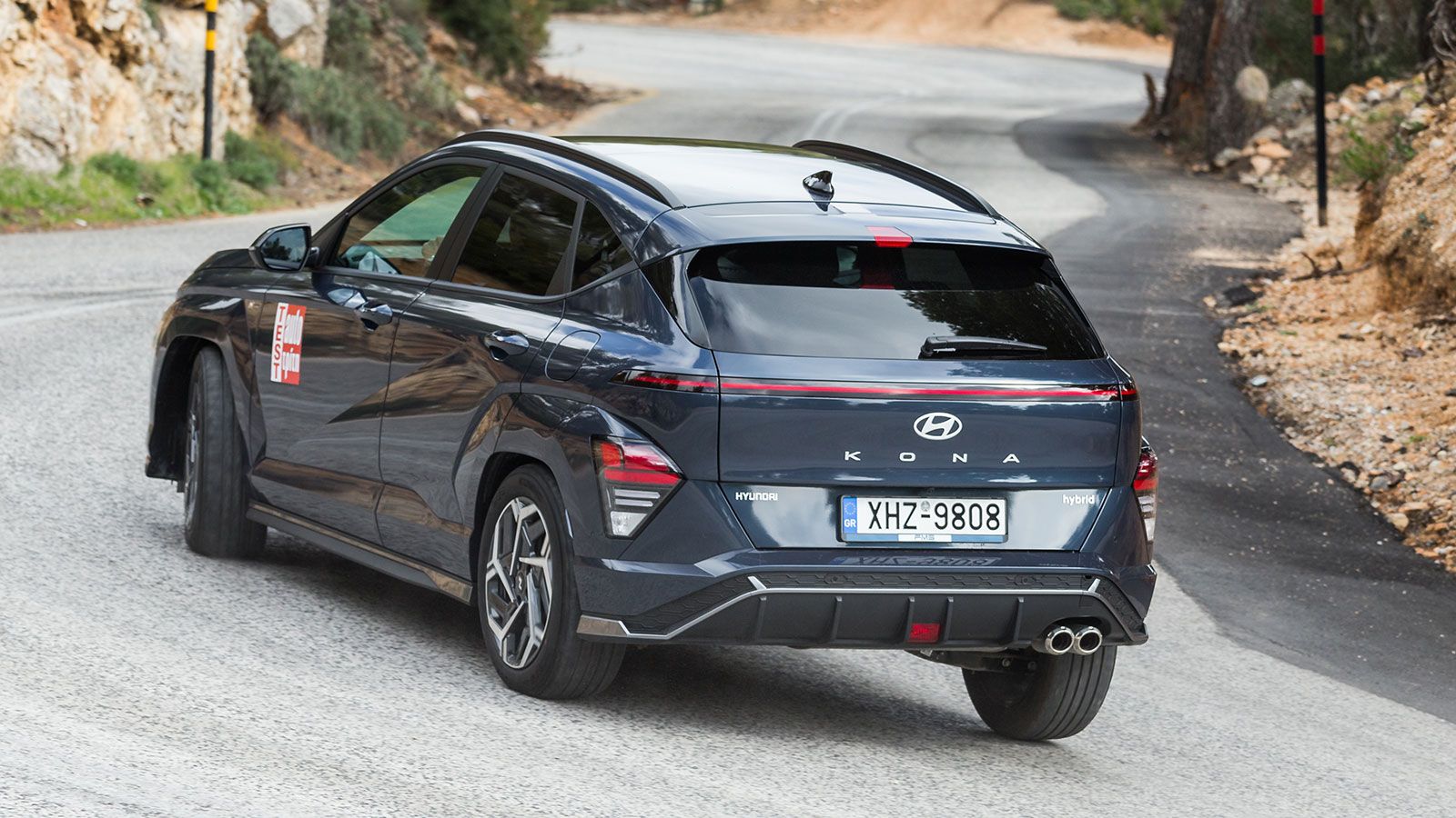 Το Hyundai Kona Hybrid είναι διαθέσιμο με 129 ή 138 ίππους, χρησιμοποιεί ατμοσφαιρικό κινητήρα 1,6 λτ. και ξεχωρίζει για την πολύ χαμηλή κατανάλωση πο