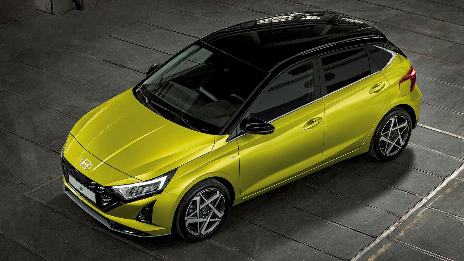 Το Hyundai i20 ξεχωρίζει για τις πιο compact διαστάσεις του και τη δυναμική σχεδίαση που του δίνει πιο νεανικό και σπορτίφ χαρακτήρα. 