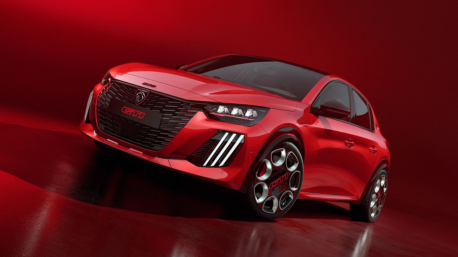 Το Peugeot e-208 GTI πατάει σε νέα πλατφόρμα και σύμφωνα με τον Favey ξεχωρίζει για την αποδοτικότητά του.