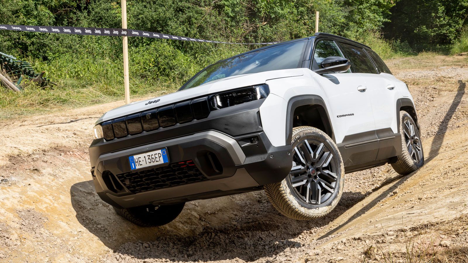 Οδηγούμε το νέο Jeep Compass 4xe σε «σκληροτράχηλη» off-road πίστα
