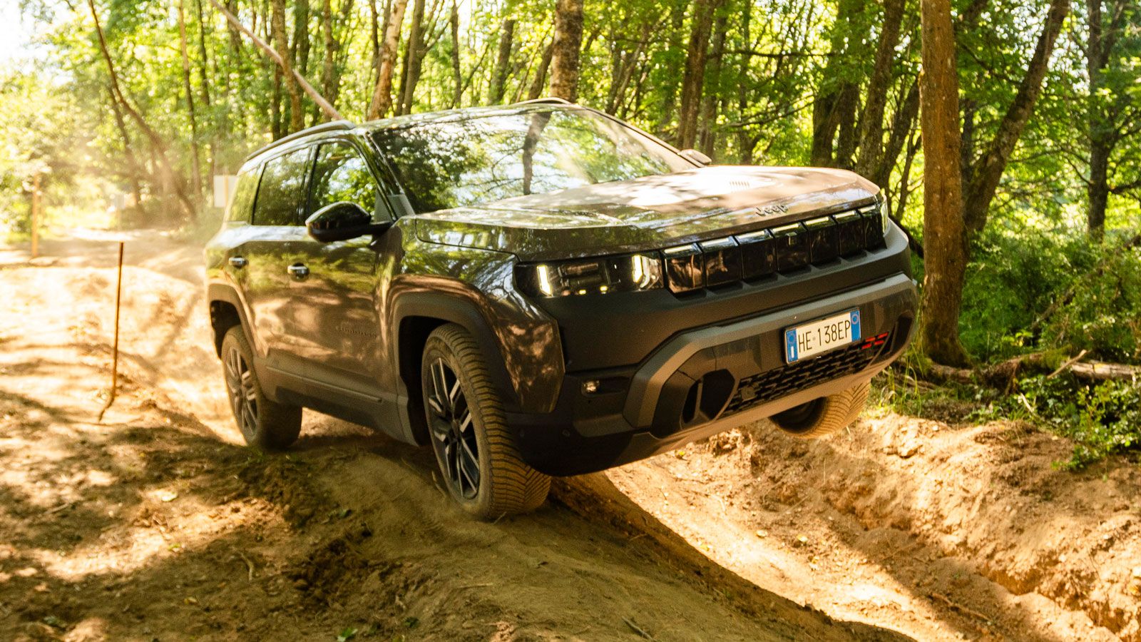 Οδηγούμε το νέο Jeep Compass 4xe σε «σκληροτράχηλη» off-road πίστα
