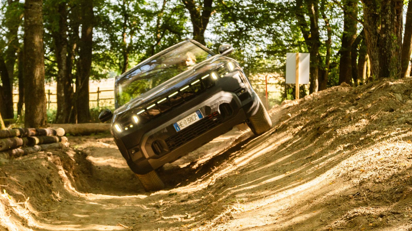 Οδηγούμε το νέο Jeep Compass 4xe σε «σκληροτράχηλη» off-road πίστα