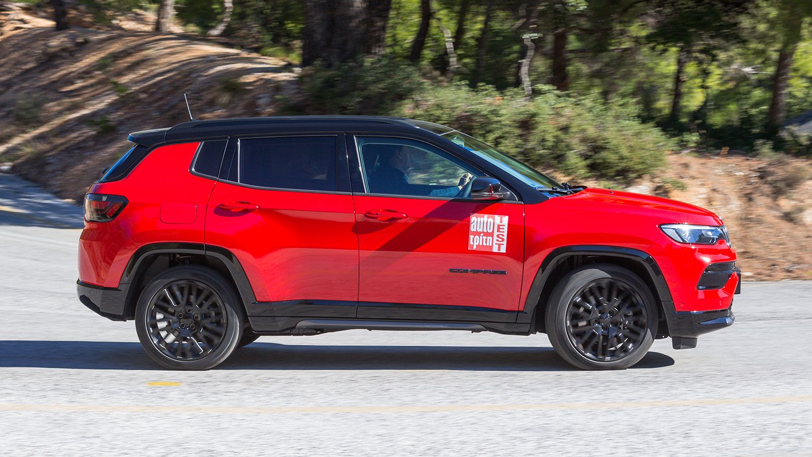 Το SUVάκι της Jeep επιταχύνει από τα 60 στα 100 χλμ. /ώρα σε 3,6 δλ. και από τα 80 στα 120 χλμ./ώρα σε 4,3 δλ., νούμερα πολύ πάνω από το μέσο όρο της 