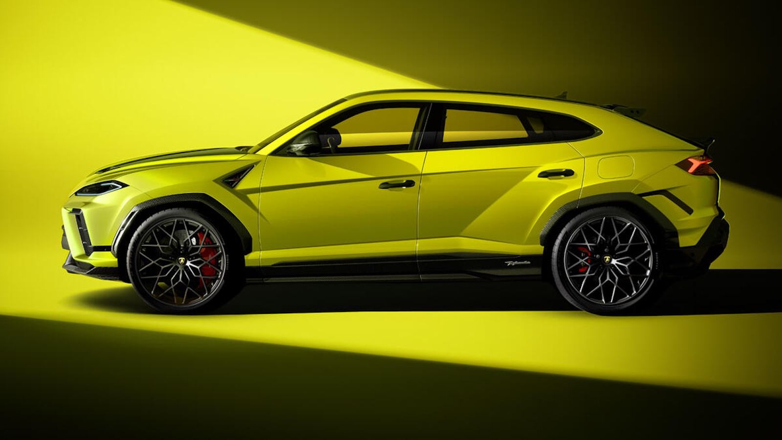 Η Lamborghini Urus SE Performante είναι το πιο ισχυρό SUV της μάρκας