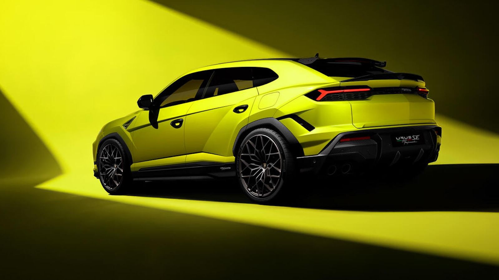 Στο επίκεντρο της Urus SE Performante βρίσκεται ο γνωστός twin-turbo V8 κινητήρας 4.0 λίτρων, ο οποίος συνεργάζεται με έναν ηλεκτροκινητήρα. Η συνδυασ