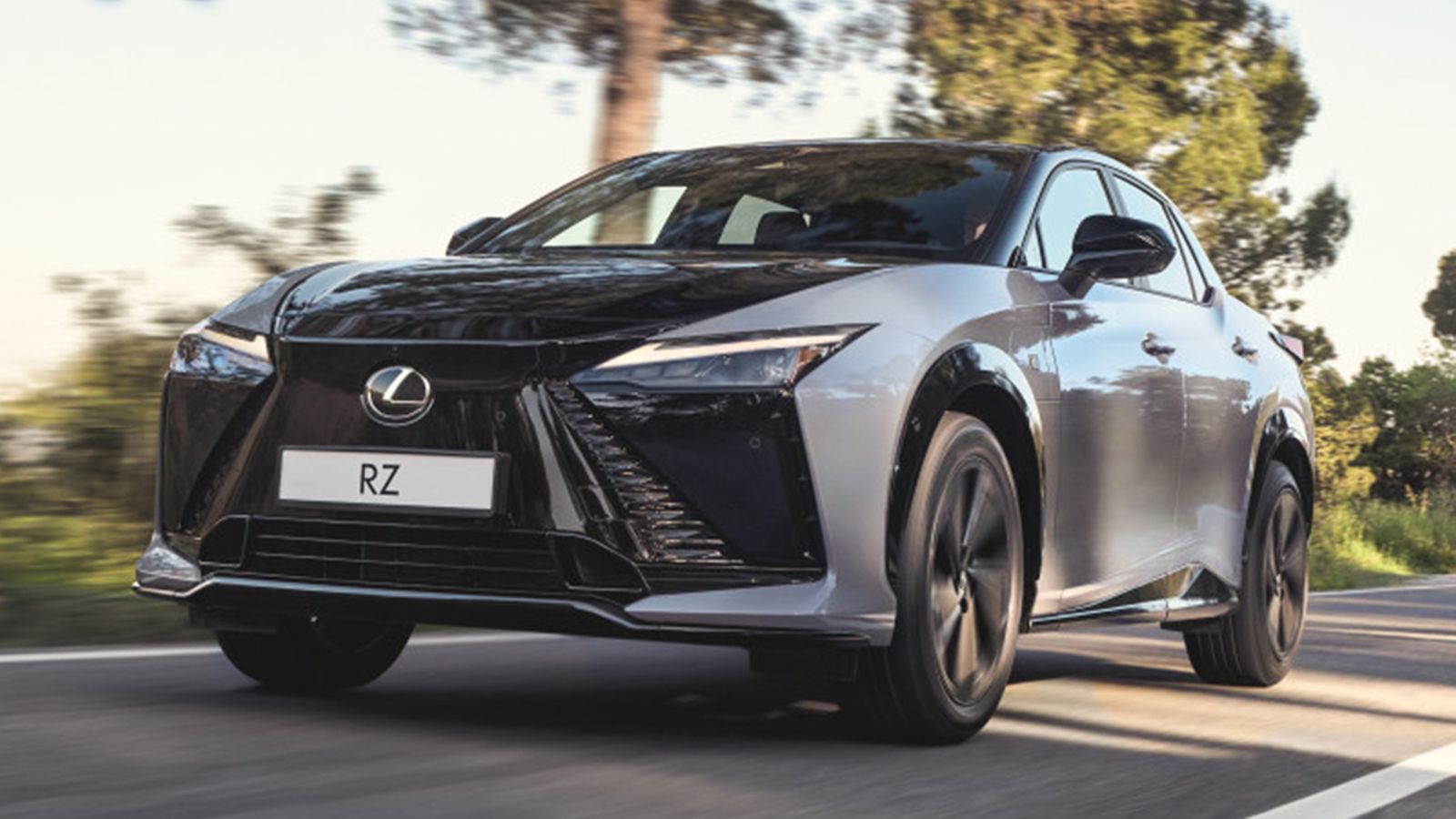 RZ: Το πρώτο ηλεκτρικό Lexus με προσομοίωση αλλαγής ταχυτήτων!  