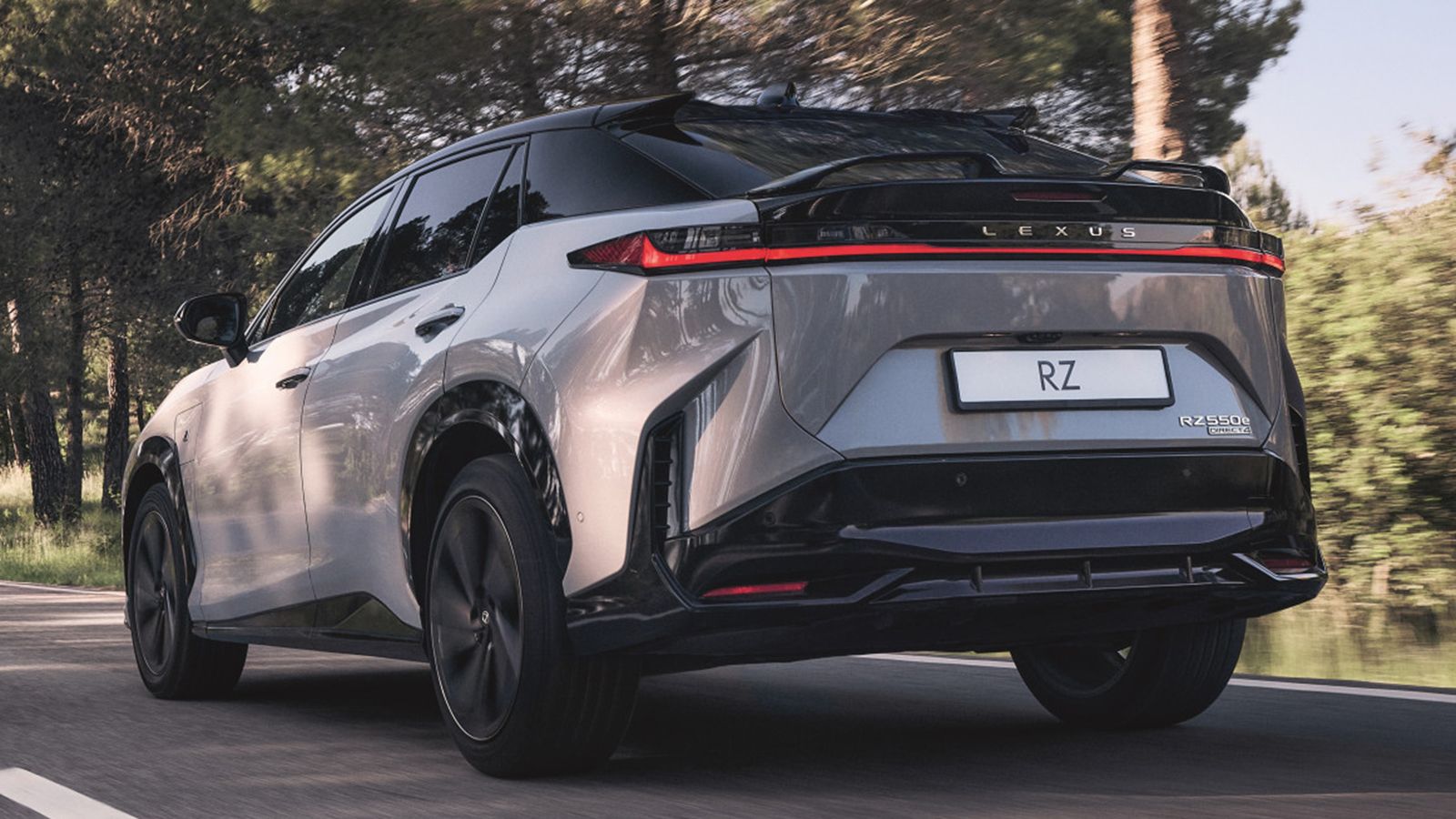 RZ: Το πρώτο ηλεκτρικό Lexus με προσομοίωση αλλαγής ταχυτήτων!  