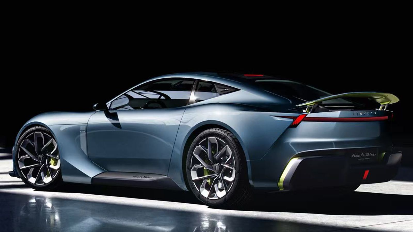 H κινεζική μάρκα αναφέρει πως το highlight του Lynk & Co GT Concept «Time to Shine» είναι το μπουτόν «+» σε χρώμα Spark Yellow 