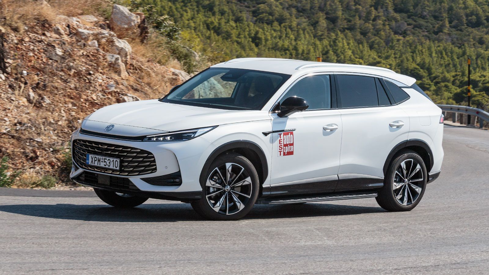 Το MG HS PHEV είναι ένα από τα πιο ισχυρά μεσαία SUV και το γρηγορότερο στα λεφτά του μοντέλο της κατηγορίας.