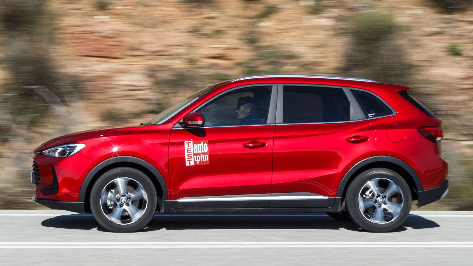 Το MG ZS Max Hybrid+ είναι από τα πιο προσιτά και ικανά υβριδικά οικογενειακά SUV. 