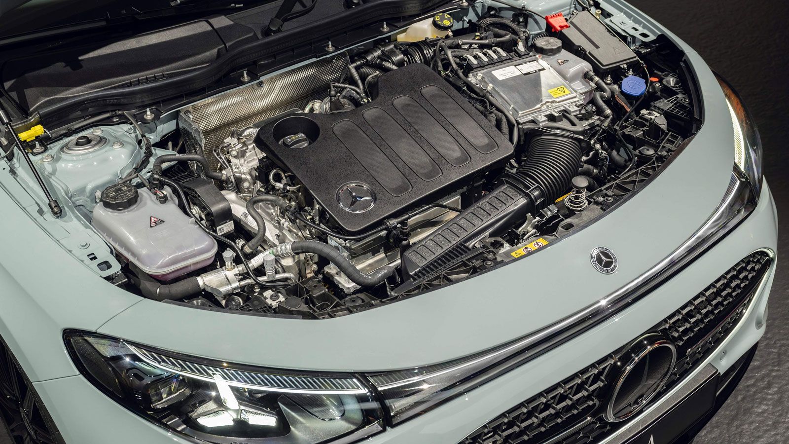 Ο νέος κινητήρας M 252 της Mercedes CLA Hybrid χρησιμοποιεί τον κύκλο καύσης Miller, ο οποίος συμβάλλει στη μείωση της κατανάλωσης καυσίμου, ιδιαίτερα
