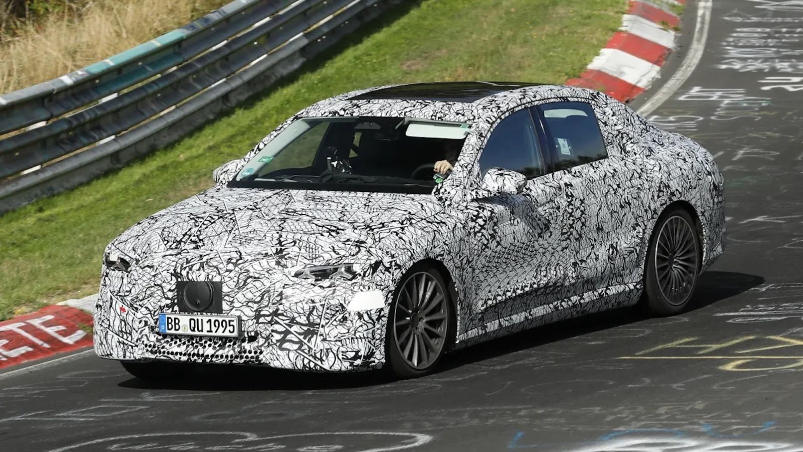Νέα ηλεκτρική Mercedes E-Class: Τέλος εποχής για το EQE