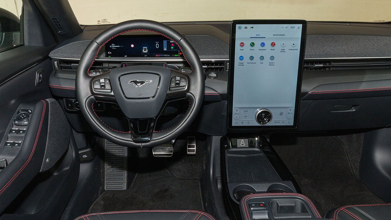 Το Ford Connectivity Package με 5G Wi-Fi hotspot επιτρέπει τη σύνδεση 10 συσκευών ταυτόχρονα και προσφέρει μεταξύ άλλων video streaming μέσω YouTube σ