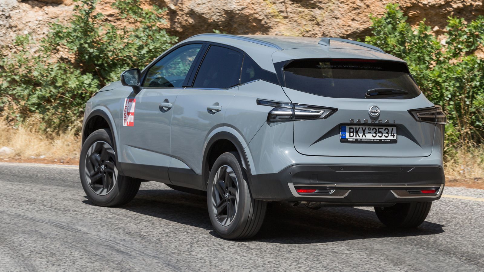 Το Nissan Qashqai έχει την 2η καλύτερη επίδοση της κατηγορίας των οικογενειακών SUV στο Elk Test (Moose Test),  ολοκληρώνοντας τη δοκιμασία με  77 χλμ