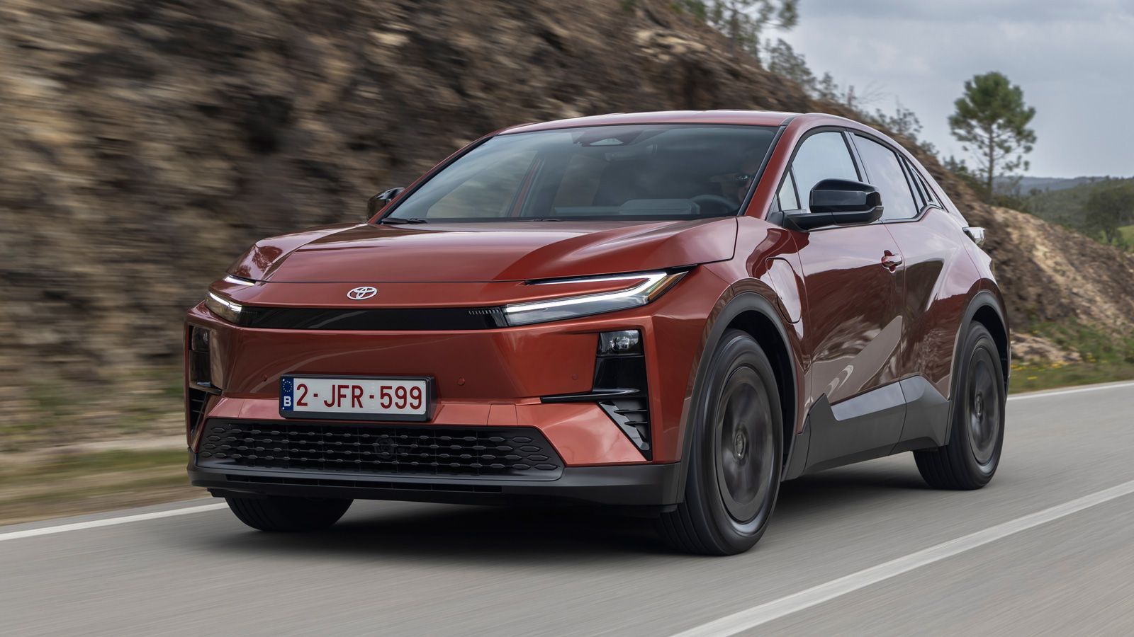 Οδηγούμε το νέο Toyota C-HR+ στην Πορτογαλία