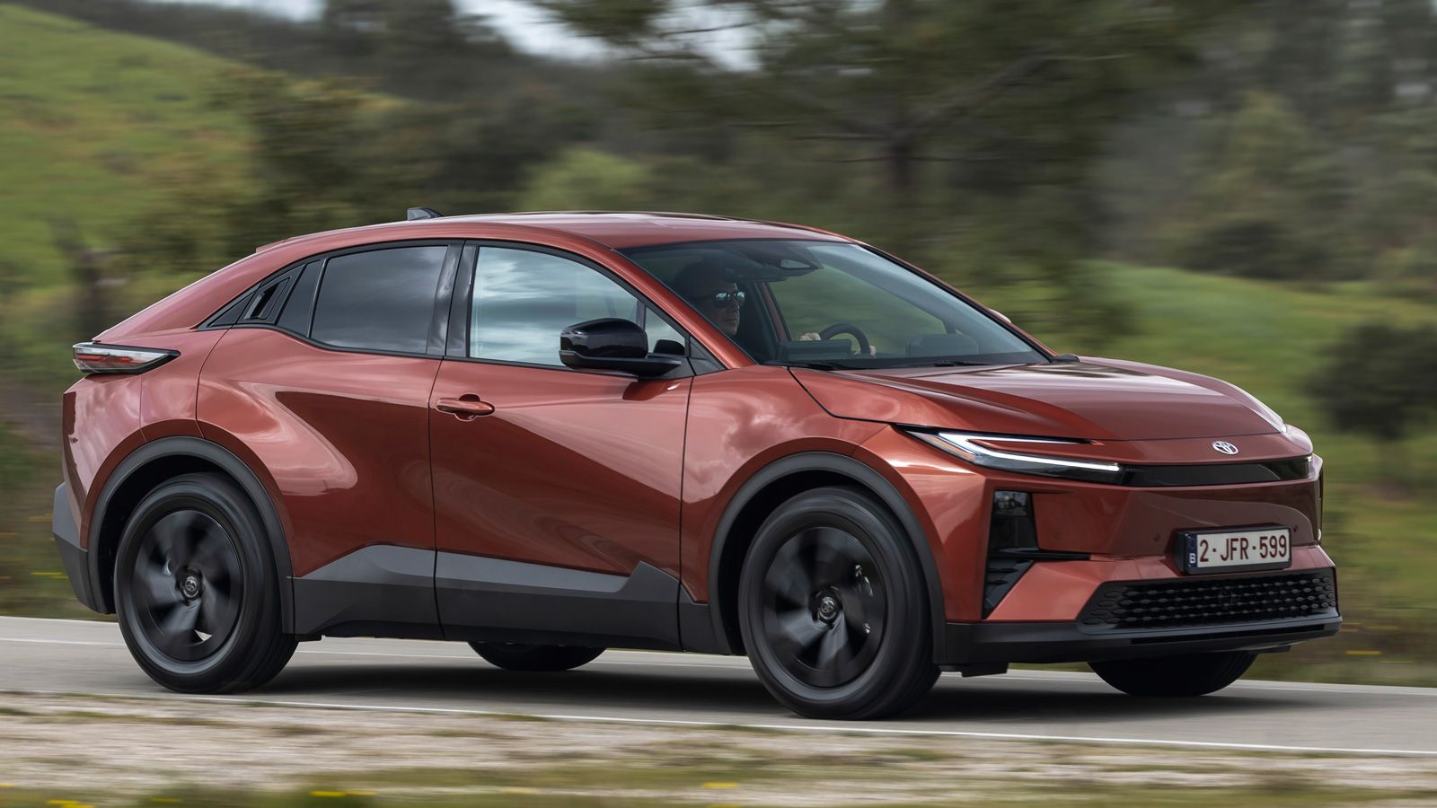 Οδηγούμε το νέο Toyota C-HR+ στην Πορτογαλία