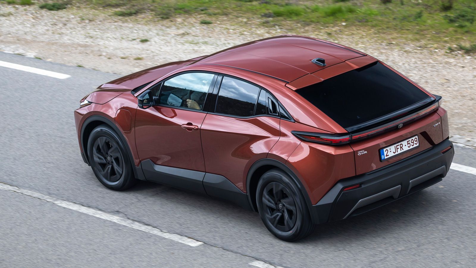 Οδηγούμε το νέο Toyota C-HR+ στην Πορτογαλία