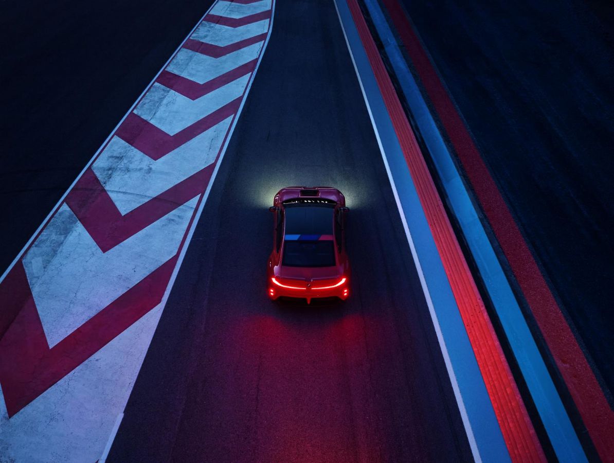 Αποκάλυψη στο Le Mans: Αυτή είναι η επόμενη ηλεκτρική BMW M με 4 μοτέρ!