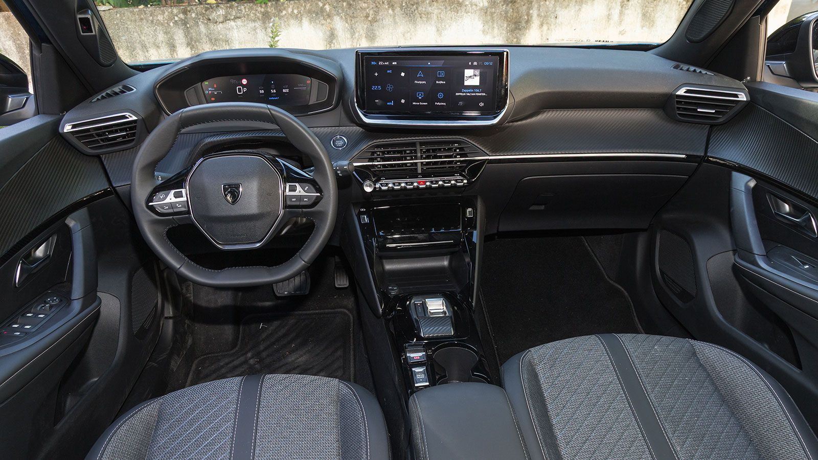 Peugeot 208 ή 2008; Μικρό ή SUV πόλης με 800 ευρώ διαφορά; 