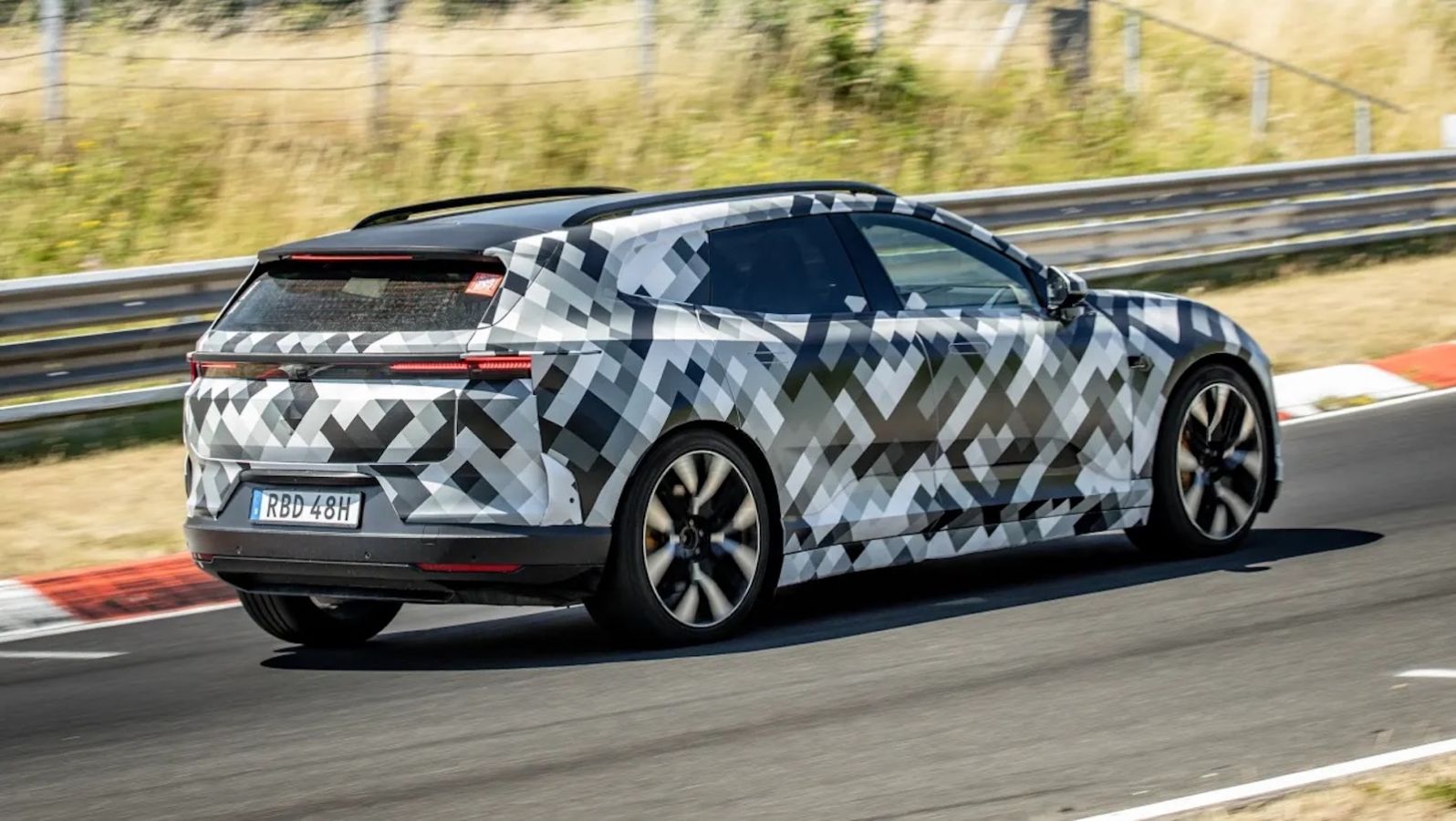 Νέο Polestar 4: Έρχεται στις 2 Σεπτεμβρίου – με σχεδιασμό που διχάζει