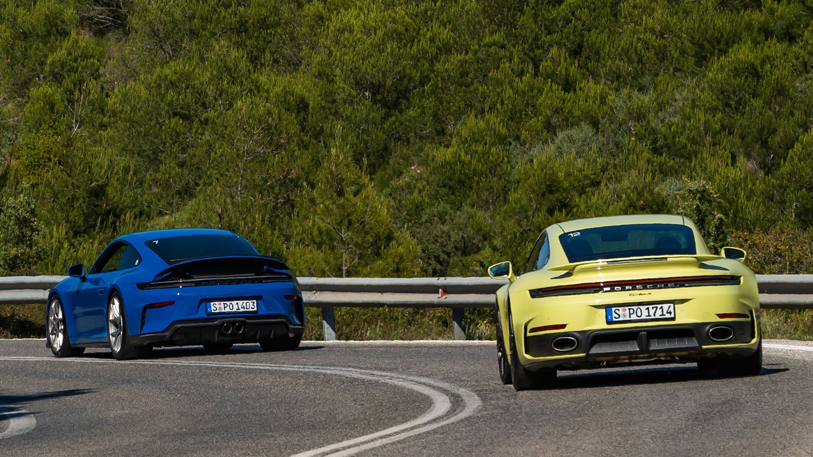 Στην 911 Turbo των 711 ίππων από την πρώτη γκαζιά νιώθεις την αδρεναλίνη μέσα σου, σα φωτοβολίδα που εκτοξεύεται. Δεν είναι μόνο η δύναμη που σε διεγε
