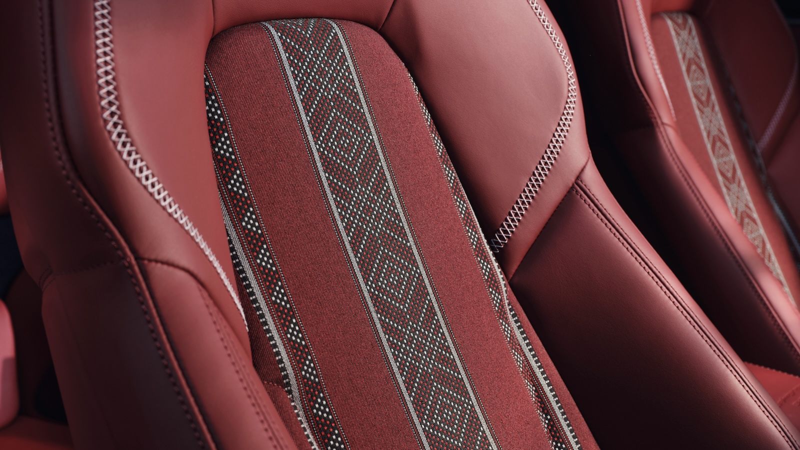 Porsche 911 Turbo S Sadu Edition: Συλλεκτική έκδοση που τιμά την παράδοση του Κουβέιτ