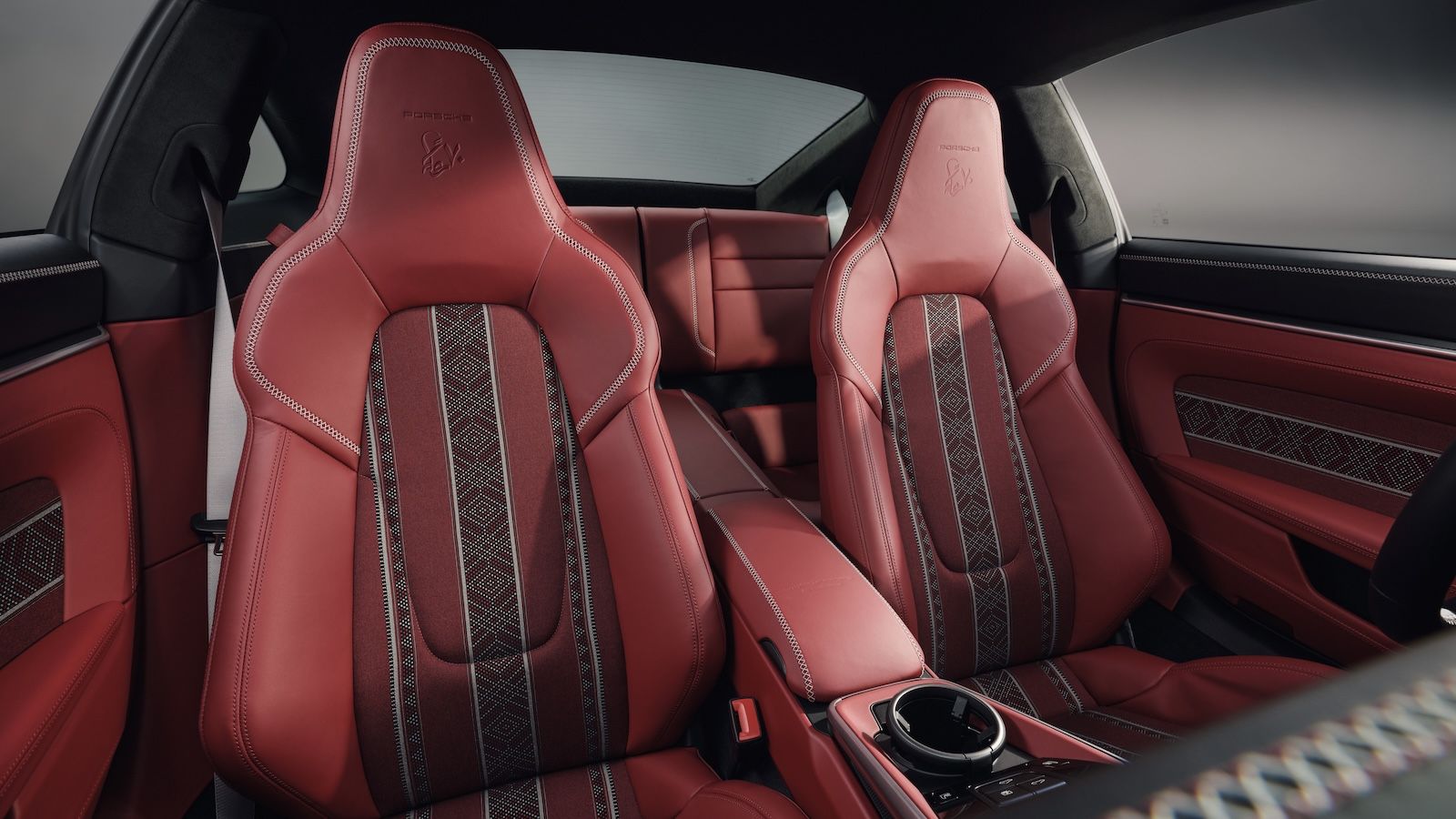 Porsche 911 Turbo S Sadu Edition: Συλλεκτική έκδοση που τιμά την παράδοση του Κουβέιτ